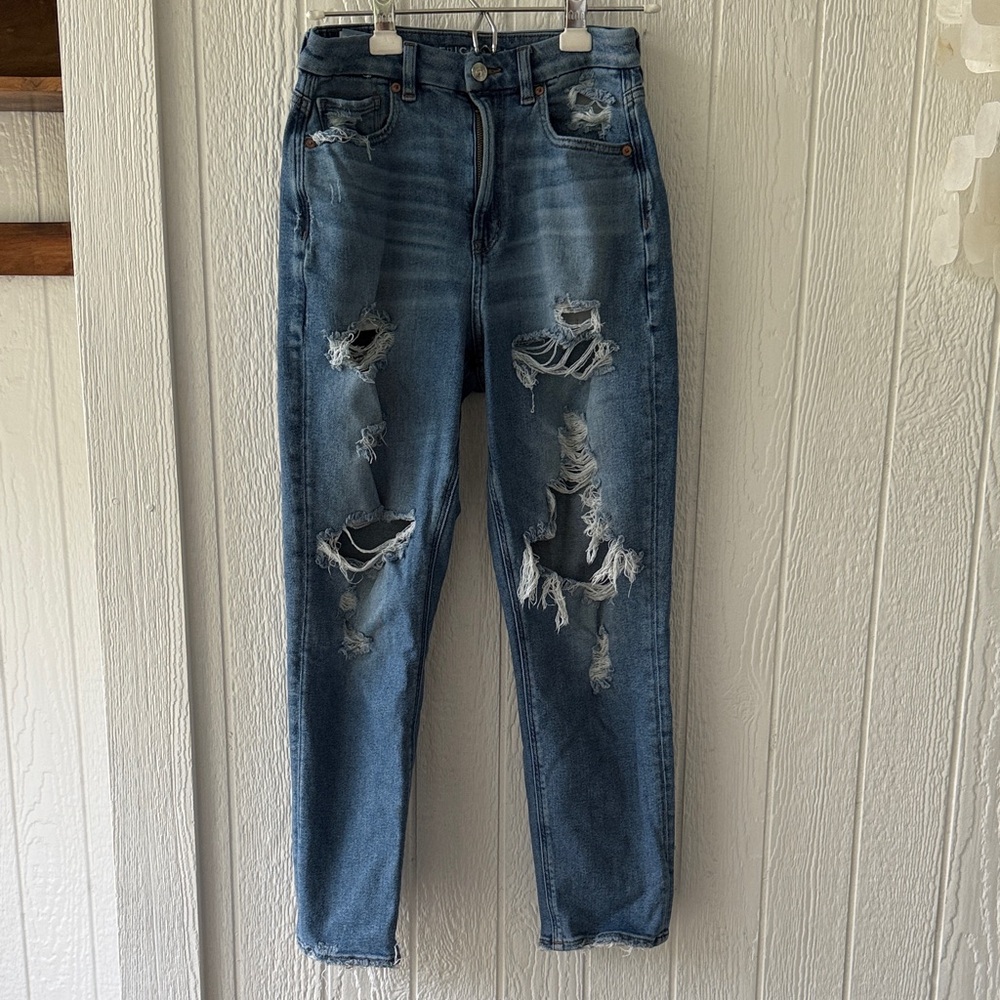 American Eagle Outfitters Curvy Mom Jeans Distressed Ripped Blue Jeans sz 6